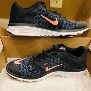 Nike Tennis Shoes Size 8